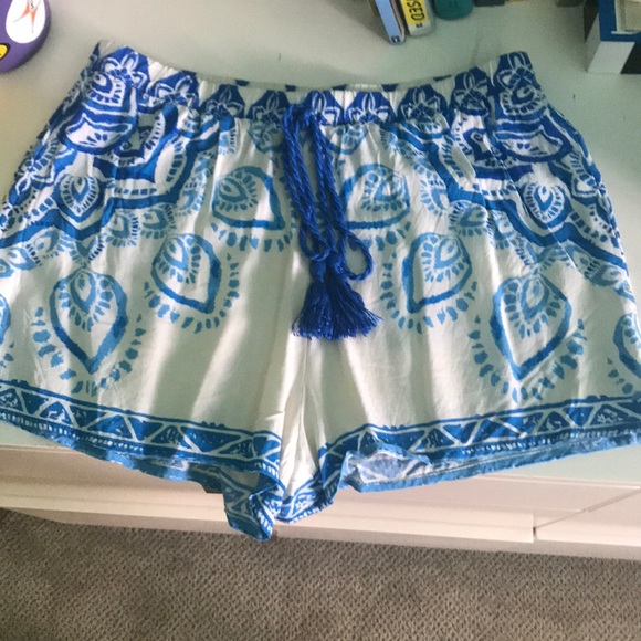 White with blue pattern shorts - Picture 1 of 1